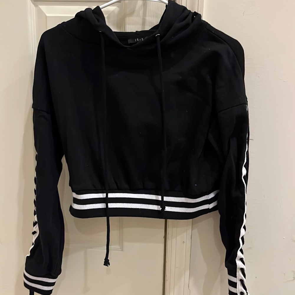 IRIS Black hooded cropped sweatshirt. Size medium